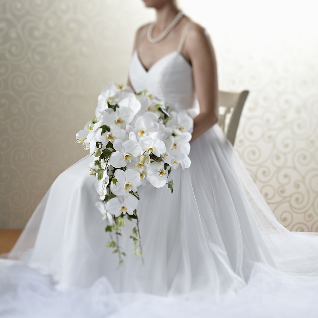 Classic White Bouquet – Canadianflowershoppe.ca, Scarborough ON